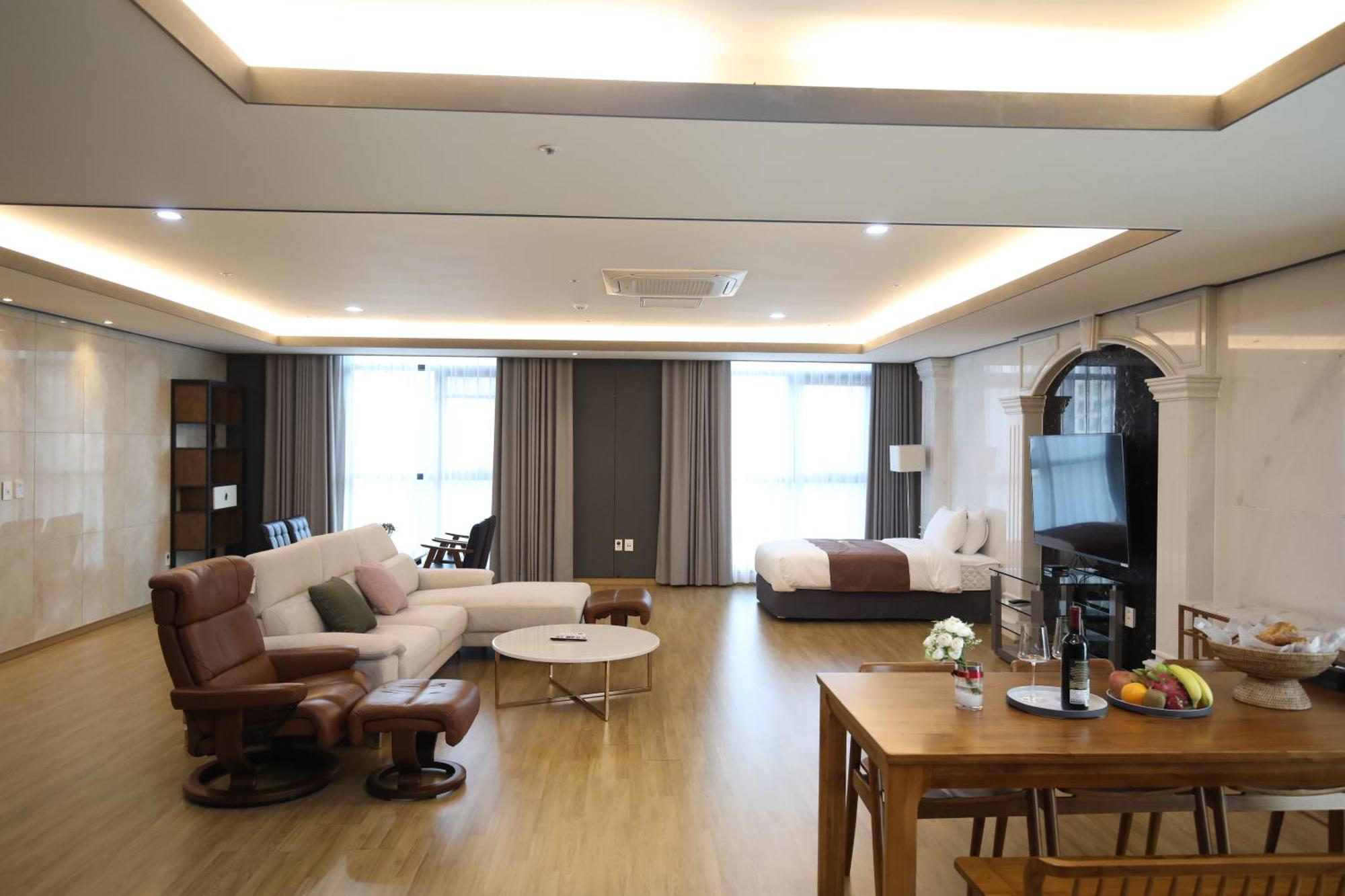 Benikea Hotel Seosan Exterior photo