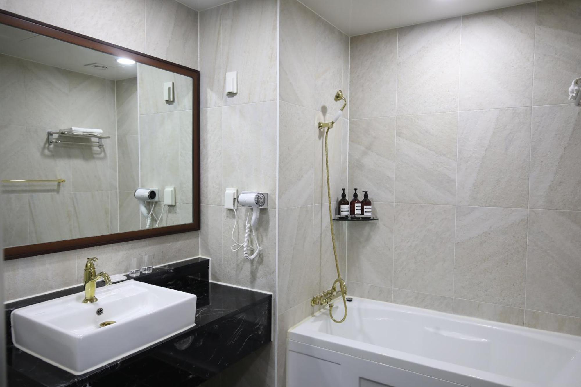 Benikea Hotel Seosan Exterior photo